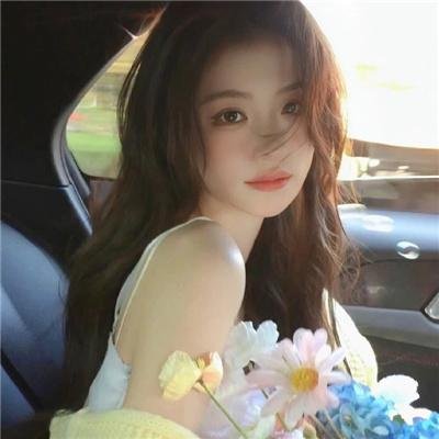 端盘子的姑娘